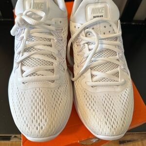 Nike Lunar Skylux woman’s size 8 sneakers